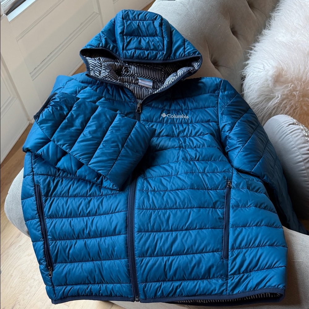 Columbia hooded puffer Men’s Sz L. Outer pockets w/ zip.Never worn, but no tags